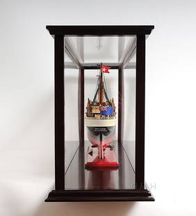 Victorian Dark Mahogany Display Case for XL Ship: Victorian Dark Mahogany Display Case for XL Ship Showcase your prized ship model in this elegant Dark Mahogany Ship Display Case. Designed in a Victorian style, this display case offers a refined