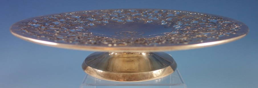 Henckel Sterling Silver Cake Stand Engraved 12 Inch Vintage Monogram: Henckel Sterling Silver Cake Stand Engraved 12 Inch Vintage Monogram This exquisite Henckel Sterling Silver Cake Stand features a stunning pierced and engraved design, showcasing intricate chrysanthem
