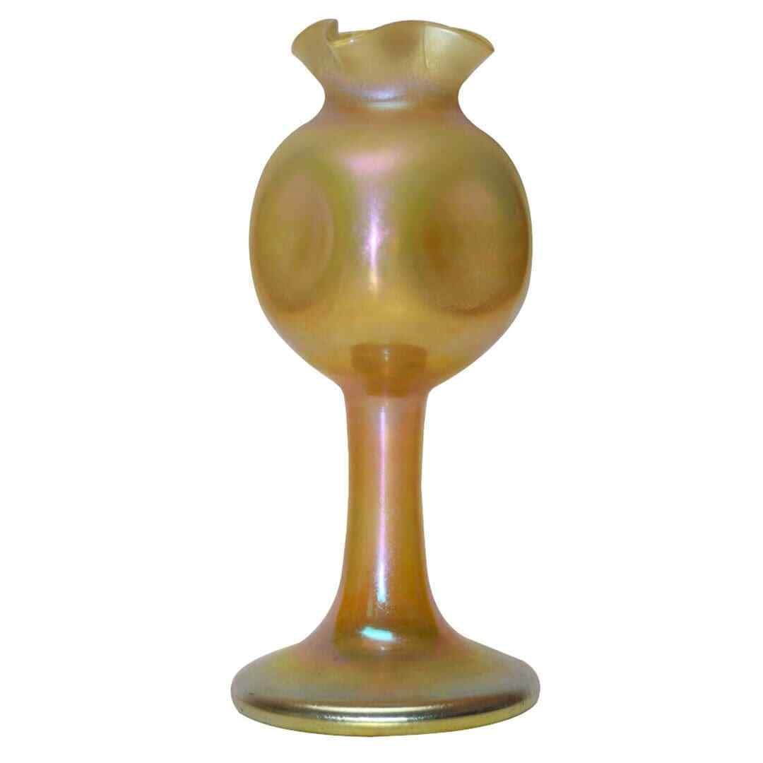Steuben Gold Aurene Art Glass Vase Engraved Vintage 7 x 3.25: Steuben Gold Aurene Art Glass Vase Engraved Vintage 7 x 3.25 This exquisite Steuben Gold Aurene Glass Vase showcases the elegance of Art Nouveau design. It features intricate engravings and is crafted