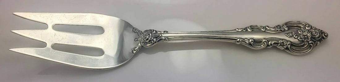 Towle El Grandee Sterling Silver 3-Tine Serving Fork 9 1/8 Inch No Monogram: Towle El Grandee Sterling Silver 3-Tine Serving Fork 9 1/8 Inch No Monogram This exquisite El Grandee cold meat fork by Towle is crafted from high-quality sterling silver, showcasing a classic 3-tine
