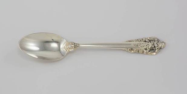 Wallace Grande Baroque Sterling Silver Teaspoon 6 1/8 Inch No Monogram: Wallace Grande Baroque Sterling Silver Teaspoon 6 1/8 Inch No Monogram This Grande Baroque by Wallace Sterling Silver Teaspoon measures 6 1/8 inches and features a stunning design that showcases the e