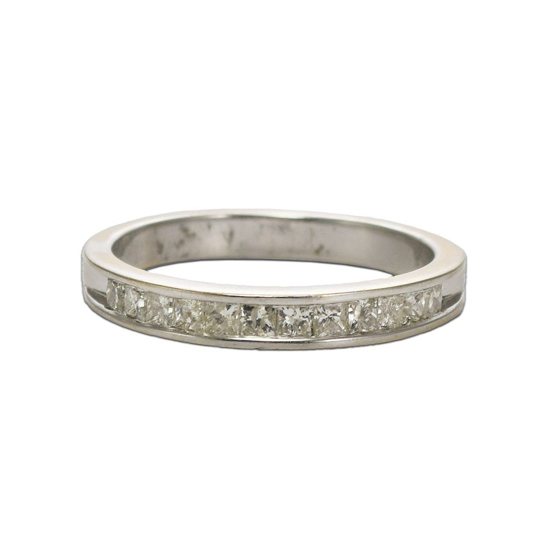 Elegant 18K White Gold Princess Cut Diamond Band Ring Size 8.25: Elegant 18K White Gold Princess Cut Diamond Band Ring Size 8.25 This stunning 18K White Gold Ladies Princess Cut Diamond Anniversary Band features a sleek and elegant design, perfect for celebrating s