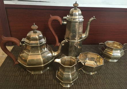 Tiffany & Co Sterling Silver 5-Piece Coffee Tea Set England: Tiffany & Co Sterling Silver 5-Piece Coffee Tea Set England This exquisite five-piece coffee and tea set from Tiffany & Co. showcases the elegance of sterling silver craftsmanship. The set includes a