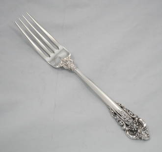 Grande Baroque Wallace Sterling Silver Fork 7.5 Inch No Monogram 1941: Grande Baroque Wallace Sterling Silver Fork 7.5 Inch No Monogram 1941 This Grande Baroque by Wallace dinner fork is crafted from high-quality sterling silver and measures 7 1/2 inches in length. Made