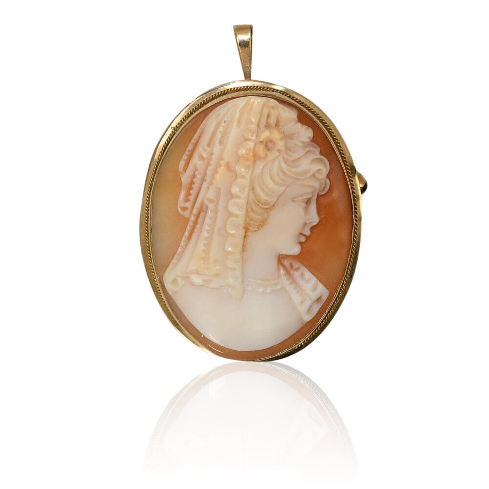 Vintage 14K Yellow Gold Shell Cameo Brooch 1.5 x 1.125 inches: Vintage 14K Yellow Gold Shell Cameo Brooch 1.5 x 1.125 inches This exquisite vintage shell cameo pin showcases a beautifully hand-carved shell set in a 14K yellow gold bezel, stamped 14K Italy. Weighi