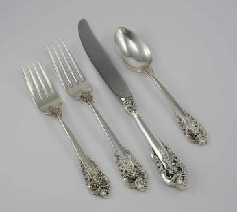 Wallace Grande Baroque Sterling Silver 4 Piece Flatware Set: Wallace Grande Baroque Sterling Silver 4 Piece Flatware Set Discover the elegance of the Grande Baroque by Wallace Sterling Modern Regular 4 Piece Set, crafted from high-quality sterling silver. This