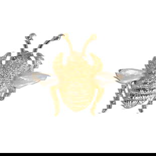 10K Yellow Gold Bee Brooch with Freshwater Pearl Wings: 10K Yellow Gold Bee Brooch with Freshwater Pearl Wings This exquisite brooch features a charming bee design crafted in 10K yellow gold, accentuated by beautiful freshwater pearl wings. The brooch meas