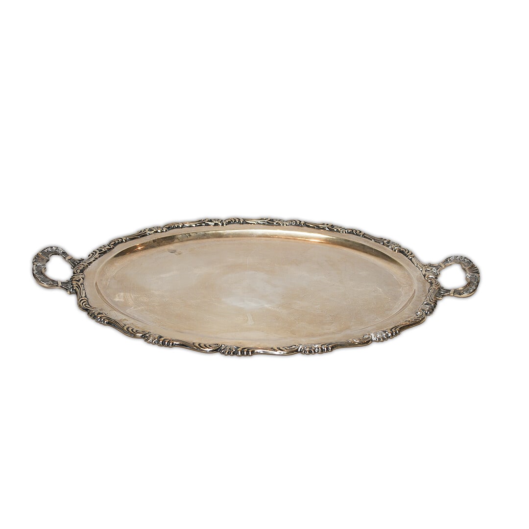 Elegant Sterling Silver Tray 26 x 15.5 inches 55.69 oz Peru 925: Elegant Sterling Silver Tray 26 x 15.5 inches 55.69 oz Peru 925 This elegant Sterling Silver Serving Tray is crafted from high-quality sterling silver, weighing 55.69 oz. Measuring 26 inches by 15.5 i