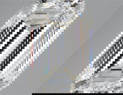 Loose Diamond - EMERALD 5.09ct H VS1: Loose Diamond - EMERALD 5.09ct H VS1 Source: This is a real non-mined Diamond that has been grown in a lab Shape: EMERALD Carats: 5.09 Color: H Clarity: VS1 Certification: IGI Video: Video Link 
