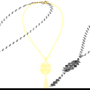 Chanel CC Gold-Plated Pendant Necklace with Gripoix Stone: Chanel CC Gold-Plated Pendant Necklace with Gripoix Stone This exquisite Chanel Chain Pendant Necklace features a distinctive CC charm design, crafted in luxurious gold plating. The centerpiece
