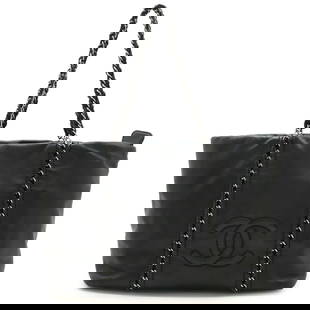 CHANEL Coco Mark Black Leather Chain Tote Bag A33378: CHANEL Coco Mark Black Leather Chain Tote Bag A33378 Introducing the CHANEL Luxury Line Coco Mark Chain Shoulder Tote Bag, a stunning accessory crafted from high-quality leather in a classic black