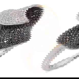 Elegant 18K White Gold Diamond Ring US Size 7.25: Elegant 18K White Gold Diamond Ring US Size 7.25 This exquisite diamond ring features a stunning design crafted from 18K white gold, ensuring both durability and elegance. The ring showcases a clear