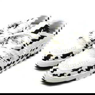 Louis Vuitton x YK LV Trainer Sneakers Women's Black White Leather: Louis Vuitton x YK LV Trainer Sneakers Women's Black White Leather Step out in style with these Louis Vuitton x YK LV Trainer Line Sneakers. Designed specifically for women, these sneakers feature a c