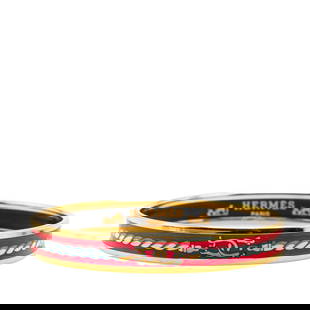 Hermes Narrow Cordages Enamel Bangle 70 Red Gold-Plated Austria: Hermes Narrow Cordages Enamel Bangle 70 Red Gold-Plated Austria This stunning bangle showcases the iconic Cordages print on durable enamel, complemented by a gold-plated body. The vibrant red color