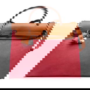 Hermes Toile Herbag Zip 31 Pink Canvas Bag with Leather Strap: Hermes Toile Herbag Zip 31 Pink Canvas Bag with Leather Strap The Hermes Toile Herbag Zip 31 is a stylish and functional bag crafted from durable canvas in a lovely pink hue. It features a flat