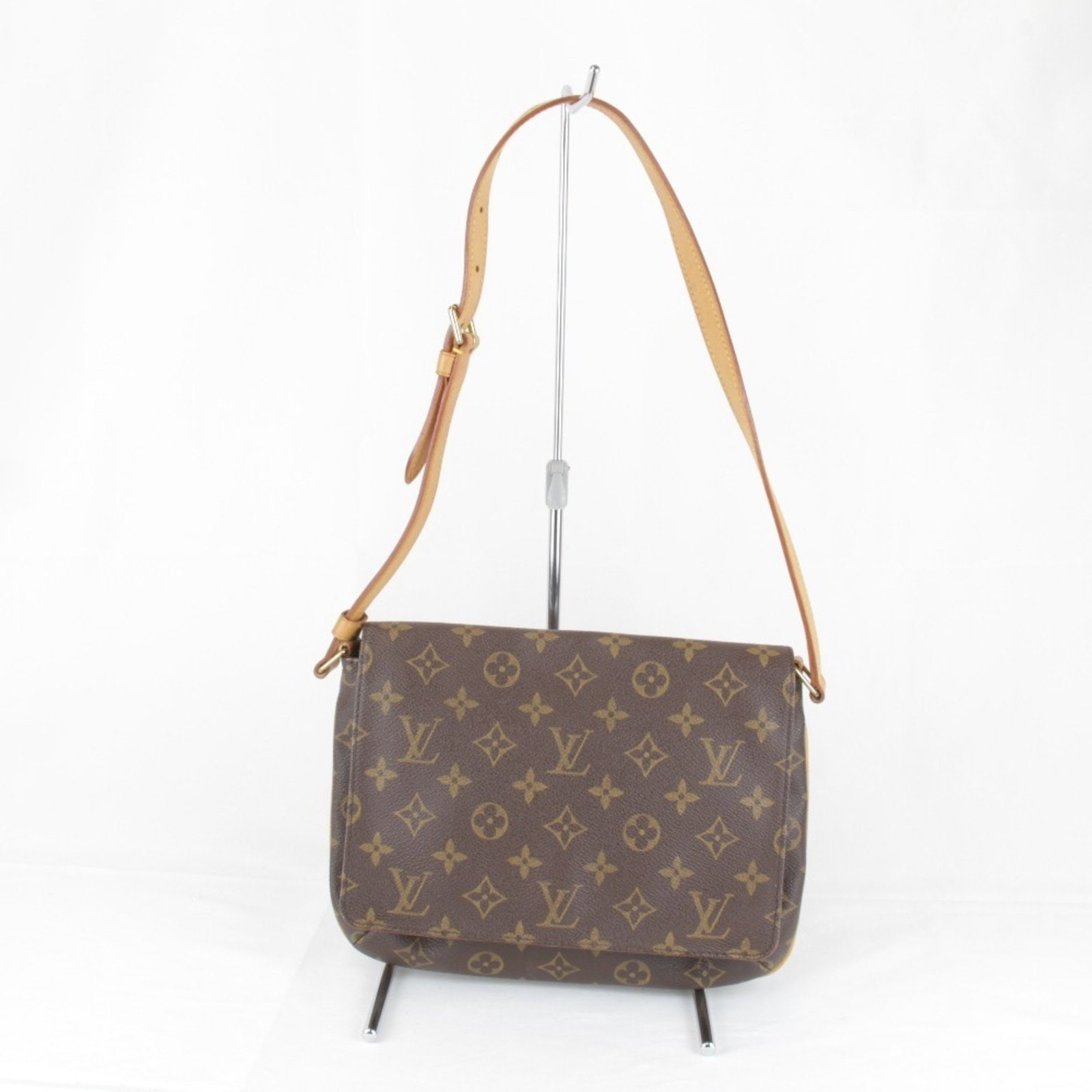 Louis Vuitton Musette Tango Shoulder Bag Monogram Canvas 72cm: Louis Vuitton Musette Tango Shoulder Bag Monogram Canvas 72cm This stylish Louis Vuitton Musette Tango shoulder bag is crafted from luxurious Monogram Canvas, featuring a chic brown monogram pattern. 