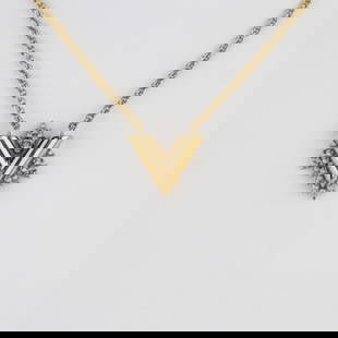 Louis Vuitton Collier Glory V Necklace M00366 Gold Silver Rhinestone 40cm-45.5cm: Louis Vuitton Collier Glory V Necklace M00366 Gold Silver Rhinestone 40cm-45.5cm Elevate your accessory collection with the Louis Vuitton Collier Glory V Necklace. This stylish piece features a