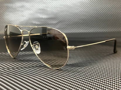 Ray-Ban RB3025 Silver Aviator Sunglasses with Gray Lenses: Ray-Ban RB3025 Silver Aviator Sunglasses with Gray Lenses Elevate your style with these Ray-Ban RB3025 Silver Pilot Sunglasses. Designed for both men and women, these aviator sunglasses feature a