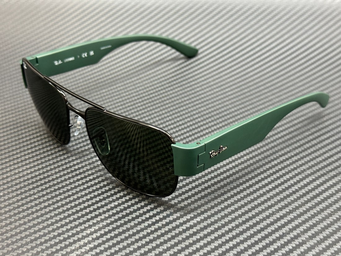 Ray-Ban RB3756 Unisex Black Frame Green Lenses Sunglasses 59mm: Ray-Ban RB3756 Unisex Black Frame Green Lenses Sunglasses 59mm Discover the stylish Ray-Ban RB3756 sunglasses, designed for both men and women. These sunglasses feature a sleek black frame and green-t