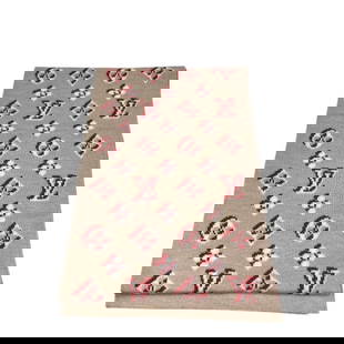 Louis Vuitton 3D Monogram Wool Scarf Stole 30cm x 11.81in Beige Red: Louis Vuitton 3D Monogram Wool Scarf Stole 30cm x 11.81in Beige Red This elegant Louis Vuitton scarf, also known as a stole, features a stylish 3D Monogram design. Crafted from soft wool, it is suitab