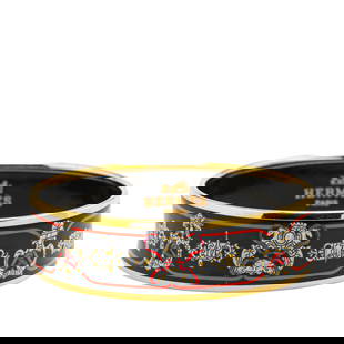 Hermes Wide Horse Enamel Bangle 65 Black Costume Bracelet: Hermes Wide Horse Enamel Bangle 65 Black Costume Bracelet This bracelet features a print on enamel and gold plated metal body. Brand: Hermes. Model: Wide Horse Enamel Bangle 65. Origin: Austria. Categ
