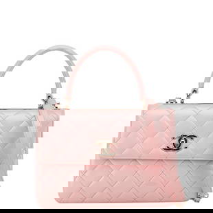 Chanel Matelasse Trendy CC Pink Lambskin Shoulder Bag 6.88 x 9.84 x 2.36: Chanel Matelasse Trendy CC Pink Lambskin Shoulder Bag 6.88 x 9.84 x 2.36 Introducing the Chanel Matelasse Trendy CC Handbag, a stylish and sophisticated accessory for women. This elegant shoulder bag