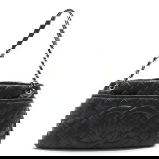 Chanel A67292 Black Matelasse Caviar Tote Shoulder Bag: Chanel A67292 Black Matelasse Caviar Tote Shoulder Bag Introducing the Chanel Matelasse Coco Mark Chain Tote Bag, a sophisticated shoulder bag crafted from premium grained calfskin leather in a classi