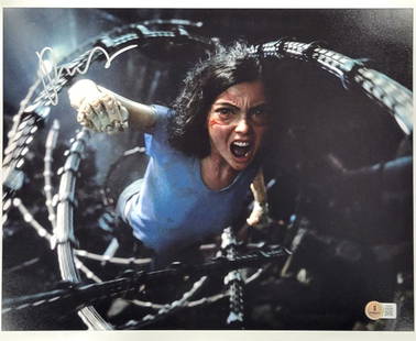 Rosa Salazar Signed Alita Battle Angel 11x14 Photo Beckett Authenticated: Rosa Salazar Signed Alita Battle Angel 11x14 Photo Beckett Authenticated This captivating 11x14 photograph features the signature of Rosa Salazar, recognized for her role in the film "Alita: Battle