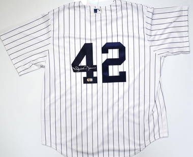 Mariano Rivera Signed New York Yankees Nike Jersey Beckett Authenticated: Mariano Rivera Signed New York Yankees Nike Jersey Beckett Authenticated Celebrate the legacy of Mariano Rivera with this authentic New York Yankees Nike jersey. This pre-owned jersey features a bold