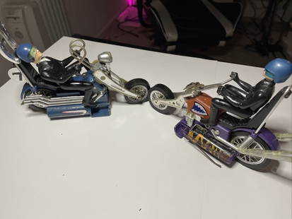 Hasbro Screaming Demons Prototype Action Figure with Motorcycle: Hasbro Screaming Demons Prototype Action Figure with Motorcycle This vintage action figure features a prototype from the Screaming Demons franchise, manufactured by Hasbro. It comes with a motorcycle