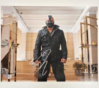 Tom Hardy Signed 11x14 Bane Photo Dark Knight Rises Beckett Authenticated: Tom Hardy Signed 11x14 Bane Photo Dark Knight Rises Beckett Authenticated This is an original 11x14 photograph of Bane from the movie Dark Knight Rises, signed by Tom Hardy. The autograph has been aut