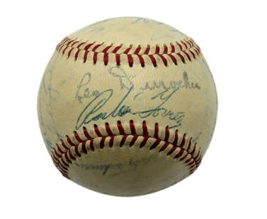 1955 New York Giants Team Signed Baseball 22 Autographs JSA Willie Mays HOF: 1955 New York Giants Team Signed Baseball 22 Autographs JSA Willie Mays HOF This original 1955 New York Giants team signed baseball features the autographs of 22 players, including Hall of Famers Will