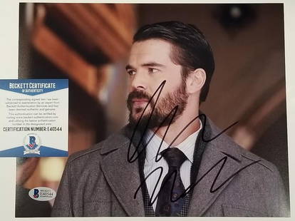 Charlie Weber Signed How to Get Away with Murder 8x10 Photo Beckett COA: Charlie Weber Signed How to Get Away with Murder 8x10 Photo Beckett COA This is an original 8x10 photo signed by Charlie Weber, known for his role in 'How to Get Away with Murder.' The autograph is au