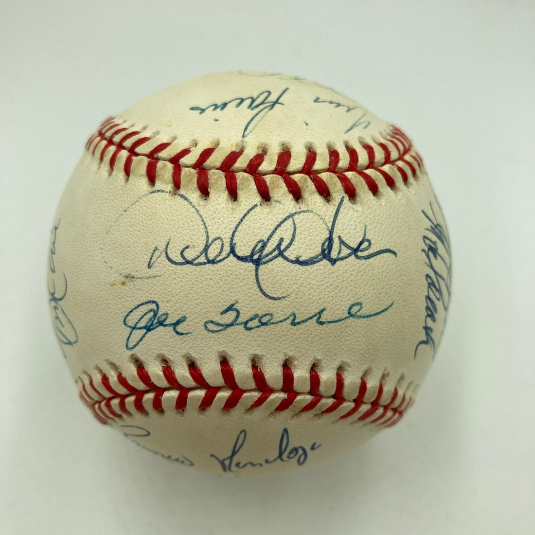 1998 Yankees Team Signed Baseball with Derek Jeter JSA COA: 1998 Yankees Team Signed Baseball with Derek Jeter JSA COA Celebrate the historic victory of the 1998 Yankees with this team-signed baseball featuring 17 signatures, including that of legendary player