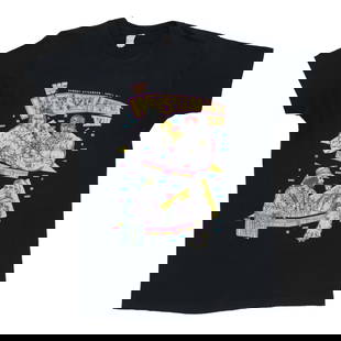Vintage 1992 Wrestlemania VIII WWF Black Cotton Shirt: Vintage 1992 Wrestlemania VIII WWF Black Cotton Shirt Discover a piece of wrestling history with this original vintage 1992 Wrestlemania VIII WWF Shirt. This true vintage item features striking front