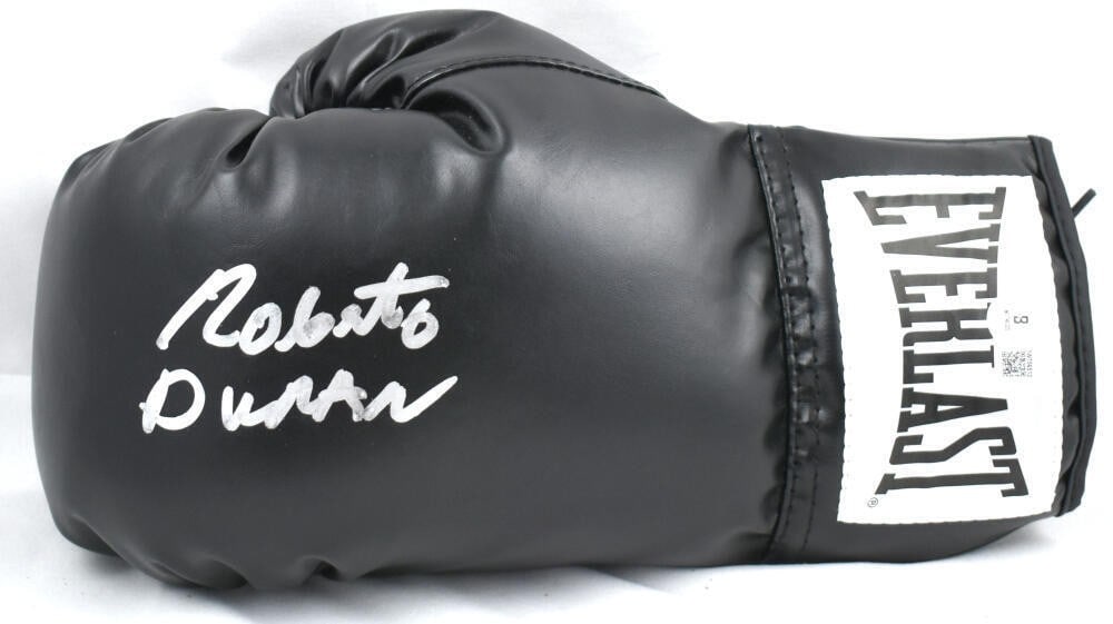 Roberto Duran Signed Everlast Boxing Glove Beckett Authenticated: Roberto Duran Signed Everlast Boxing Glove Beckett Authenticated Own a piece of boxing history with this original autographed black Everlast boxing glove signed by the legendary Roberto Duran. This gl