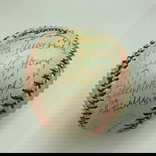Cy Young Award Winners Signed Baseball 18 Sigs JSA COA Koufax Seaver: Cy Young Award Winners Signed Baseball 18 Sigs JSA COA Koufax Seaver This is an Official National League Baseball signed by an impressive collection of Cy Young Award winners. Featuring 18 signatures,