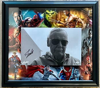 Stan Lee Signed Custom Framed Display 12x18 Photo PSA AL45509: Stan Lee Signed Custom Framed Display 12x18 Photo PSA AL45509 This exceptional display features a 12x18 photo signed by the legendary Marvel Comics creator, Stan Lee, who passed away in 2018. The auto