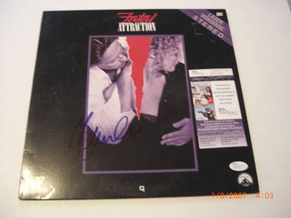 Glenn Close Signed Fatal Attraction LaserDisc Cover with JSA COA: Glenn Close Signed Fatal Attraction LaserDisc Cover with JSA COA This is an original signed LaserDisc album cover for the movie 'Fatal Attraction,' featuring the iconic Glenn Close. The album is pre-o