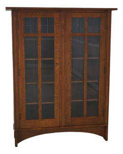 Stickley Mission Oak Arts & Crafts Bookcase with Locking Door: Stickley Mission Oak Arts & Crafts Bookcase with Locking Door This Stickley Mission Oak Arts & Crafts Bookcase Cabinet, crafted around 2005, showcases high-quality construction and a classic Arts & Cr