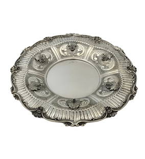 Handmade 925 Sterling Silver Ornate Round Tray with Leaf Design 9.25 Inches: Handmade 925 Sterling Silver Ornate Round Tray with Leaf Design 9.25 Inches This exquisite round tray is crafted from fine 925 sterling silver, showcasing a unique handmade swirl leaf applique design.