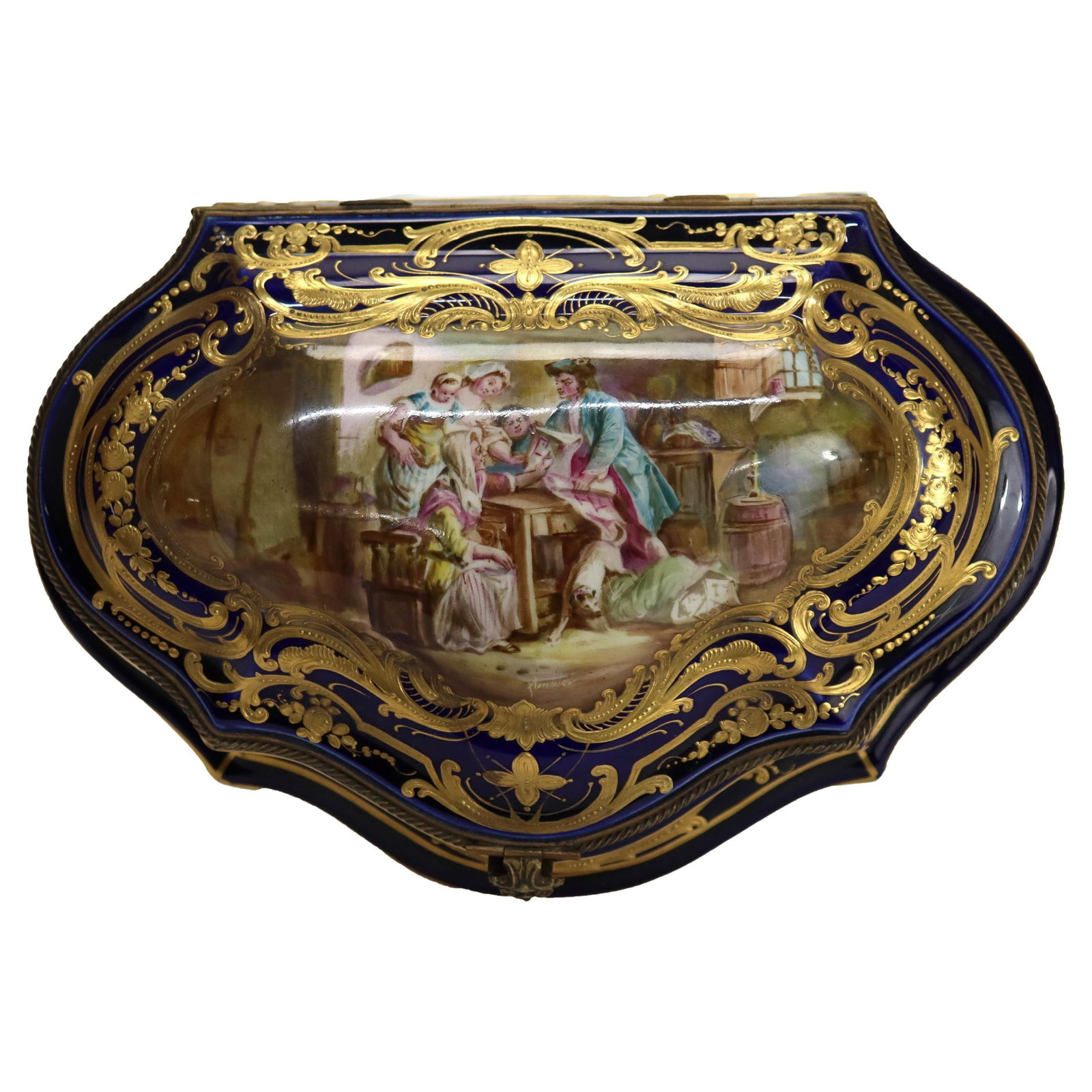 19th Century Antique Sevres Gilt Royal Blue Porcelain Dresser Box C1880: 19th Century Antique Sevres Gilt Royal Blue Porcelain Dresser Box C1880 This large antique Sevres porcelain dresser box, crafted circa 1880, showcases a stunning royal blue and gilt design featuring a
