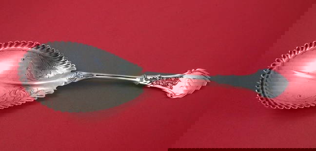 Koehler & Ritter Alameda Sterling Silver Berry Spoon 9 1/4" Pie Edge: Koehler & Ritter Alameda Sterling Silver Berry Spoon 9 1/4" Pie Edge This exquisite serving spoon features the elegant Alameda pattern, also known as Ivy, by Koehler & Ritter. Crafted from high-qualit