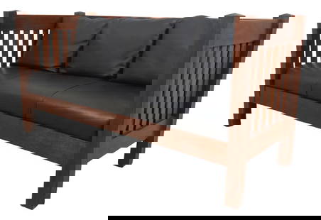 Vintage Stickley Style Mission Oak Sofa C.1900-1920: Vintage Stickley Style Mission Oak Sofa C.1900-1920 This vintage Mission Oak sofa features high-quality construction with slat sides, exemplifying the Arts & Crafts Stickley style. The original seat c