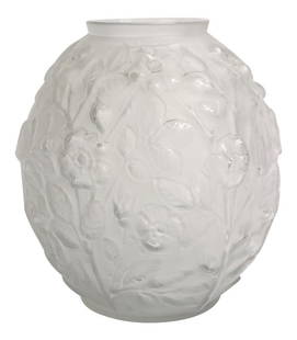 1930s Verlys Art Deco Glass Vase 6x6x8 Transparent Floral Design: 1930s Verlys Art Deco Glass Vase 6x6x8 Transparent Floral Design This exquisite Art Deco vase from the 1930s by Verlys features a stunning frosted and textured surface adorned with raised relief desig
