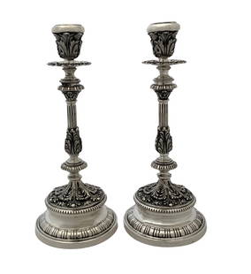 Antique Buccellati 925 Sterling Silver Leaf Applique Candlesticks 9.50 Inches: Antique Buccellati 925 Sterling Silver Leaf Applique Candlesticks 9.50 Inches Exquisite antique Buccellati candlesticks crafted from 925 sterling silver. These stunning pieces showcase intricate handm