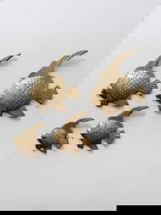 Set of 4 Mid Century Cast Brass Angelfish Wall Art: Set of 4 Mid Century Cast Brass Angelfish Wall Art Add a touch of mid-century charm to your decor with this set of four brass fish wall art pieces. Each Angelfish is crafted from cast brass,