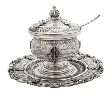 Elegant 925 Sterling Silver Chased Leaf Honey Dish & Tray Set: Elegant 925 Sterling Silver Chased Leaf Honey Dish & Tray Set This exquisite set features a fine 925 sterling silver chased honey dish and tray, beautifully adorned with leaf applique designs. Crafted