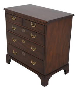 Kittinger CW-68 Mahogany Federal Bachelor Chest with Key Lock: Kittinger CW-68 Mahogany Federal Bachelor Chest with Key Lock This Kittinger CW-68 Colonial Williamsburg Bachelor Chest is a stunning example of Federal-style furniture crafted from mahogany, showcasi