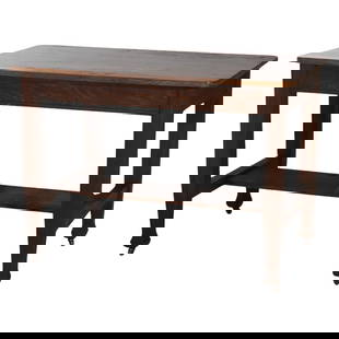 Roycroft Inspired Mission Oak Desk C1920 Arts and Crafts Style: Roycroft Inspired Mission Oak Desk C1920 Arts and Crafts Style This beautiful Antique Roycroft Inspired Mission Oak Single Drawer Desk, crafted around 1920, showcases the classic Arts and Crafts style